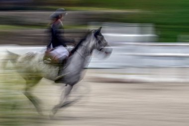 Hareketli binici ve at atlama, soyut resimle