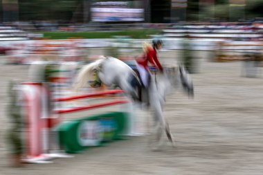 Hareketli binici ve at atlama, soyut resimle