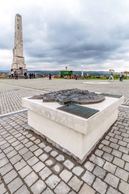 Alba Iuli, şehir ve granit Dikilitaş sembolik bronz Haritası
