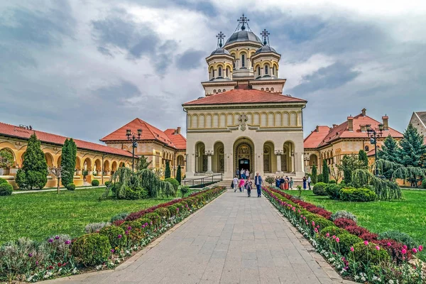 Taç giyme töreni Katedrali Alba Iulia şehirden iç bahçesinde görüntülemek
