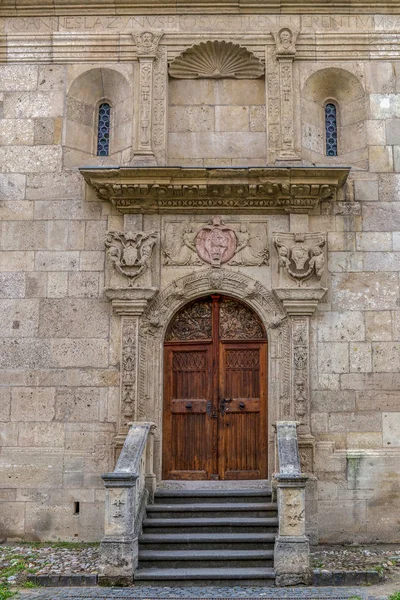 聖マイケル ローマ カトリック大聖堂の横の入り口 — ストック写真