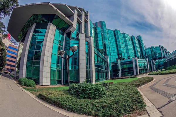 Kantoor gebouwen ensemble gelegen in een nieuwe business center op Belgrado — Stockfoto