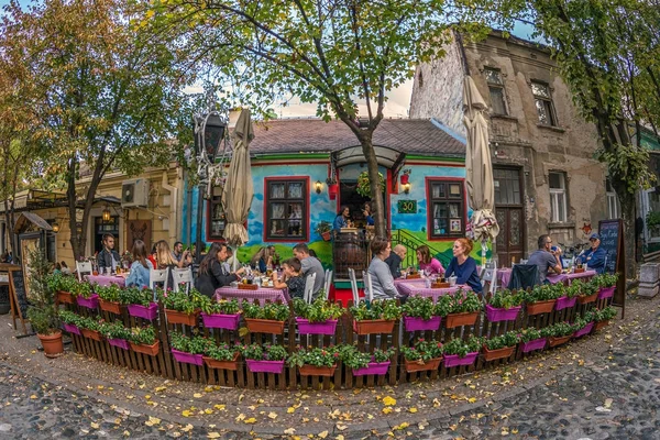 在旧的街道 Skadarlija，贝尔格莱德，塞尔维亚的餐厅 — 图库照片
