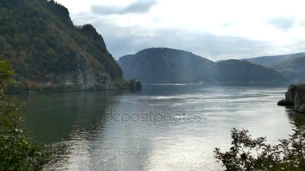 Otoño en las gargantas del Danubio — Vídeo de stock