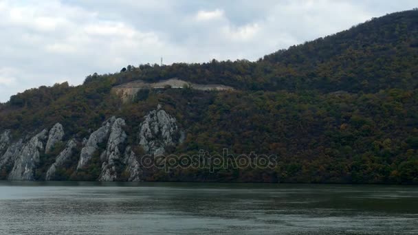 Höst på Danuben raviner — Stockvideo