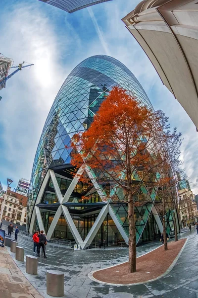 Ünlü Kornişon kule Caddesi üzerinde süs ağacı. Londra