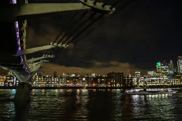 Vista pittorica con grattacieli di Londra nella notte — Foto Stock