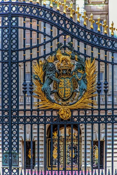 Detalle de la puerta del Palacio Real, Londres — Foto de Stock