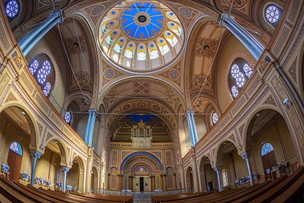 Inne i Sion nevrologisk synagoge, Oradea, Romania – stockfoto