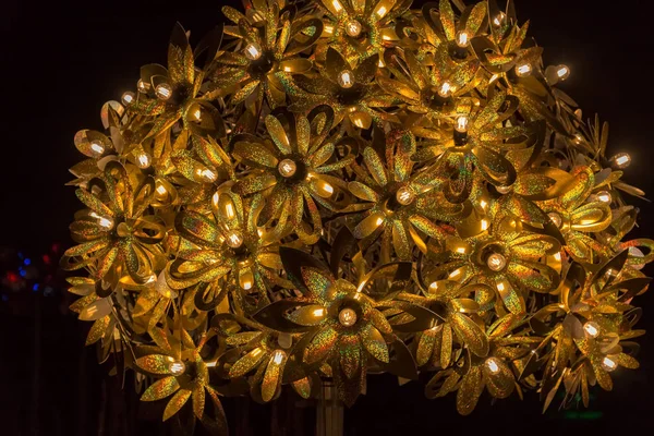 Planta gigante artificial con bombillas eléctricas, Londres, Kew Gardens — Foto de Stock
