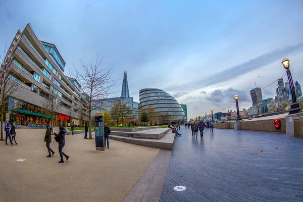 Veduta della città di Londra sulla riva del Tamigi — Foto Stock