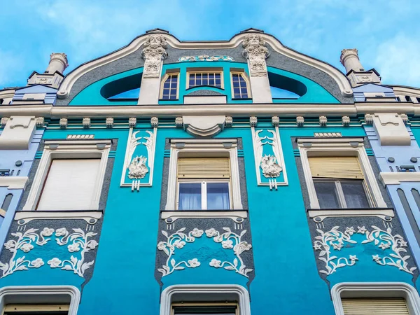 Facade of the Miksa Moskovits Palace, Oradea, Romania — Stock Photo, Image