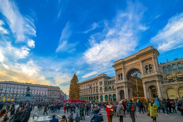 Praça da Cúpula em Milão, durante o Natal — Fotografia de Stock