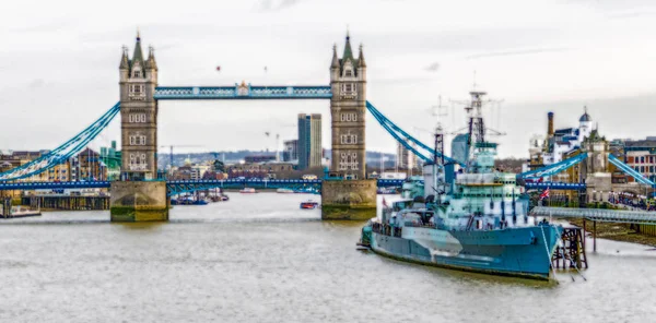 Vista pittorica con HMS Belfast sul Tamigi a Londra — Foto Stock