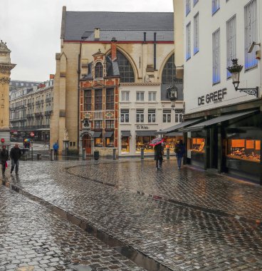 Yağmurlu bir günde bir sokağa Brüksel, Belçika
