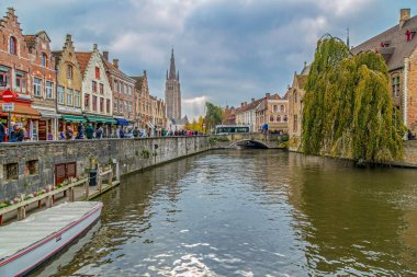 Kanal Spiegelrei görünümünden, Bruges, Belçika