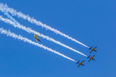 Savaş uçağı hava gösterisi