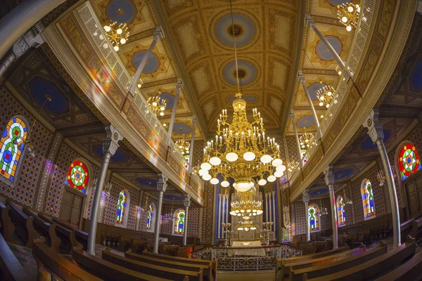 Dentro de la sinagoga ortodoxa, Oradea, Rumania — Foto de Stock