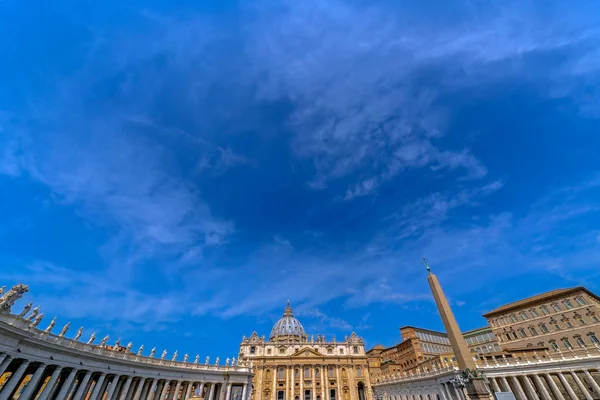 Vis oog weergave van gebouwen van het Sint-Pietersplein, Vaticaanstad — Stockfoto