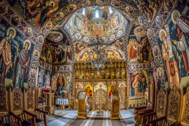 Mraconia, Romanya Ortodoks Manastırı içinde