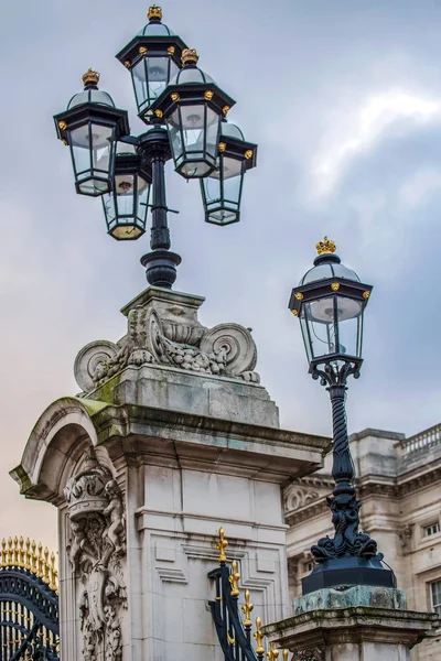 Detalle de la valla del Palacio Real de Buckingham — Foto de Stock