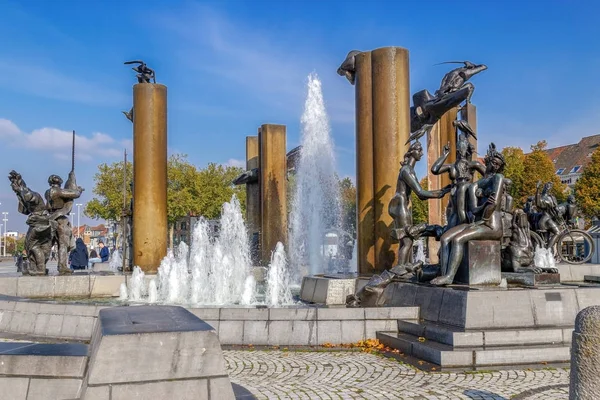 Fuente en squre TZand en Brujas, Bélgica —  Fotos de Stock