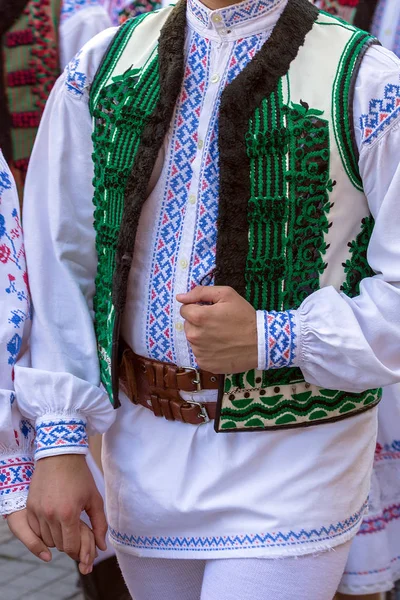 Detalhe do traje popular romeno para o homem — Fotografia de Stock