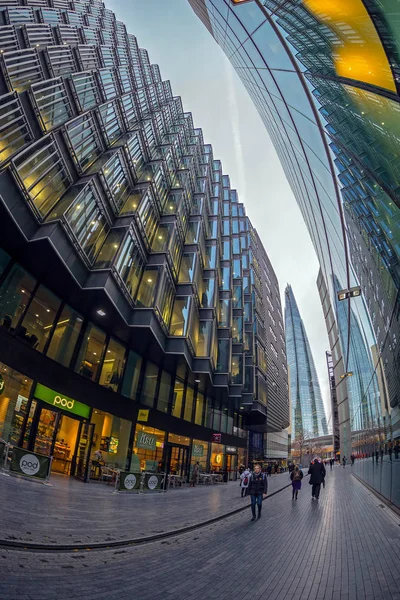 Bâtiments de bureaux modernes et spectaculaires sur More London Riverside — Photo