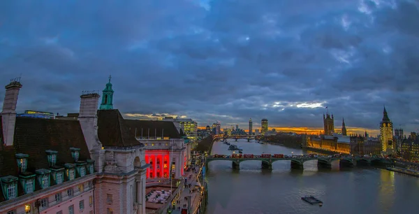 Londres iluminado de noche. Vista desde London Eye — Foto de Stock