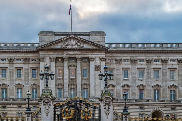 Parte de la fachada del Palacio de Buckingham — Foto de Stock