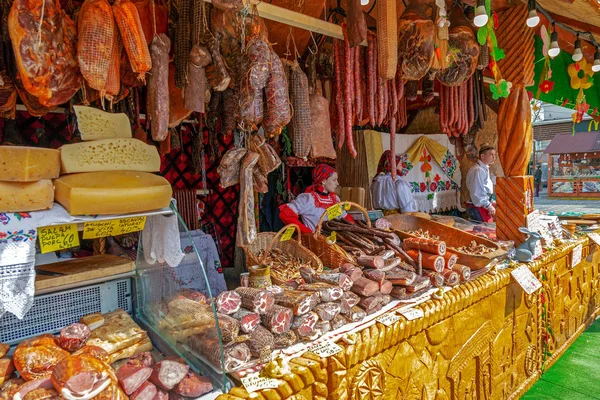 Aspectos da rua Feira de Páscoa com produtos tradicionais — Fotografia de Stock