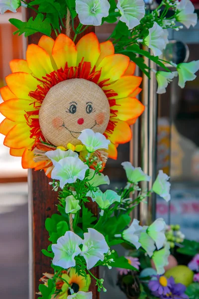 Disposizione colorata divertente per decorare la casa per Pasqua — Foto Stock