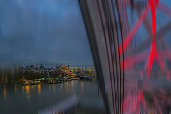 Londra di notte vista da London Eye capsula illuminata — Foto Stock