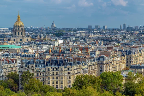 Vue aérienne de Paris, France, avec bâtiments, toits et dôme des — Photo