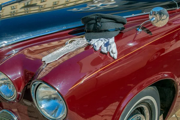 Bild med en gammal, vintage och lyxbil — Stockfoto