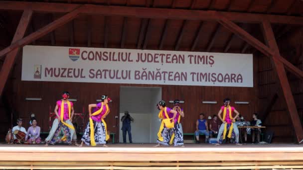 罗马尼亚蒂米索拉 2019年7月7日 身着传统服装的印度尼西亚舞者出席由市政厅举办的国际民间音乐节 国际心节 — 图库视频影像