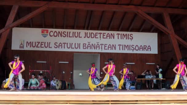 Timisoara Roemenië Juli 2019 Dansers Uit Indonesië Traditioneel Kostuum Aanwezig — Stockvideo