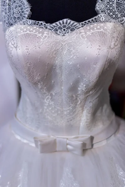 Detalhe de um vestido de casamento — Fotografia de Stock