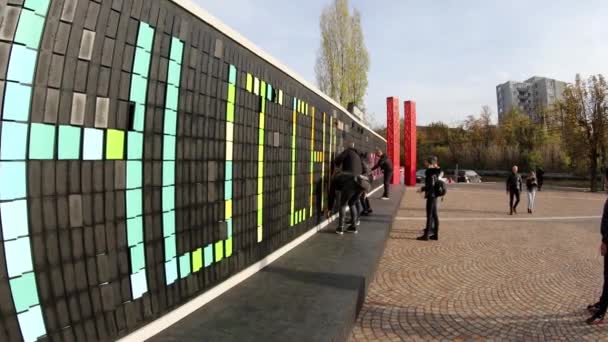 Timisoara Rumänien November 2019 Happy Wall Interaktiv Installation Den Danske — Stockvideo