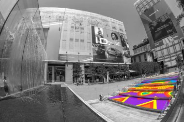 Yeni Apple Piazza Liberty, Milano, İtalya