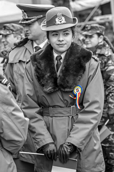 Красивая молодая офицер
