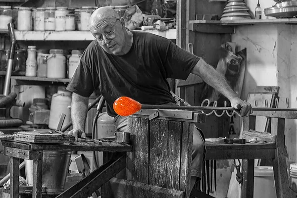 Demonstration im Inneren der Murano-Glasfabrik — Stockfoto