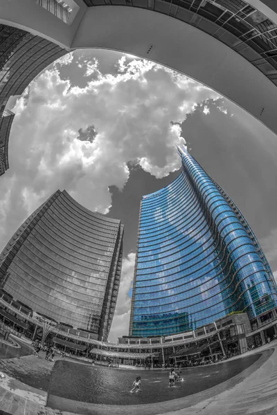 Vue grand angle des gratte-ciel de la place Gae Aulenti, Milan , — Photo