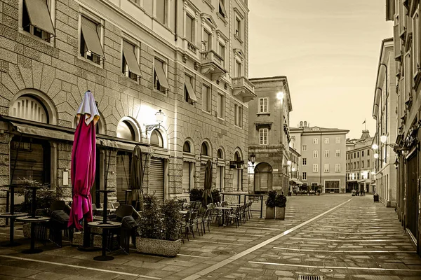 A street in Trieste, Italy, in the early morning — Stock Photo, Image