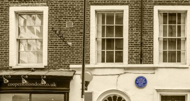 Charles Dickens 'ın yaşadığı evin ön cephesi.