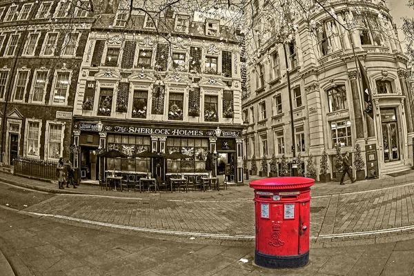 Sherlock Holmes Pub and typical old red british mailbox — Stock Photo, Image