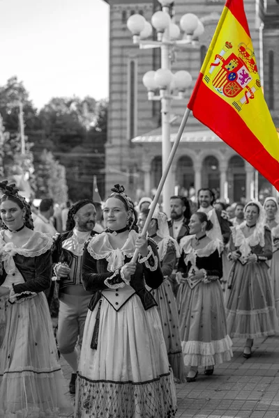 Danseurs espagnols en costume traditionnel — Photo
