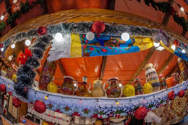 Feria de Navidad con productos tradicionales de Maramures, Rumania — Foto de Stock