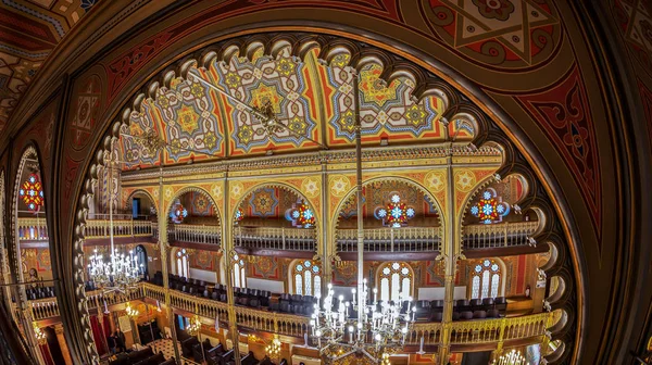 Uvnitř synagogy Choral Temple, Bukurešť, Rumunsko — Stock fotografie