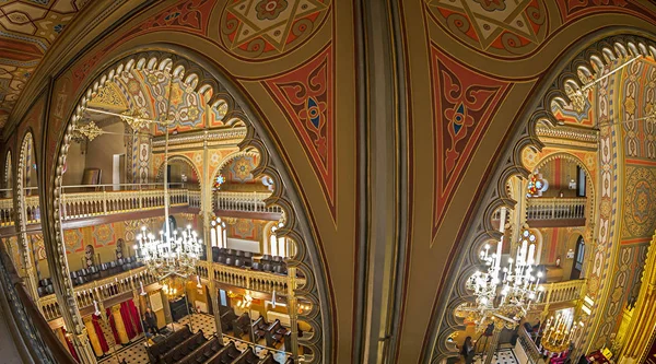 Uvnitř synagogy Choral Temple, Bukurešť, Rumunsko — Stock fotografie